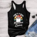 Detailopname van de zwarte modal tanktop met schattige bandana alpaca grafische en tekst. - S / Tops / Zwart Patroon