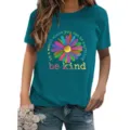 Γυναικείο τιρκουάζ T-shirt κοντομάνικο με πολύχρωμη μαργαρίτα και εμπνευσμένο κείμενο. - S / Tops / Κυανό Μπλε