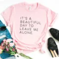 T-shirt rose avec imprimé graphique, haut à manches courtes décontracté et tendance. - Rose