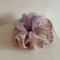 Elegante elastico per capelli bicolore in chiffon viola e stampa a inchiostro. - Rosa Viola