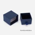 Scatola regalo per gioielli con cassetto blu scuro con nastro e inserto interno per accessori. - 5x5x3.8cm / Blu zaffiro