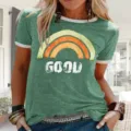 Πράσινο γυναικείο κοντομάνικο t-shirt με vintage τύπωμα ουράνιου τόξου και κοντράστ τελείωμα. - S / Tops / Πράσινο