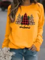 Gedetailleerd overzicht van de gezellige oranje kersttrui met feestelijk boompjesmotief. - S / Tops / Geel