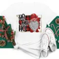 Christmas gnome graphic t-shirt for women, festive red plaid short sleeve holiday top. - S / Tops / White (bt9036)