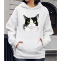 Witte hoodie met lange mouwen en een schattige zwart-witte katten grafische print. - S / Tops / L13 Serieuze Koekat