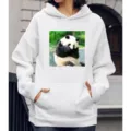Casual witte hoodie voor dames met een schattige panda-fotoprint op de voorkant. - S / Tops / Meng Lan Bijt Hand