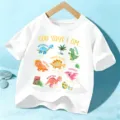 Camiseta blanca de manga corta para niños con estampado de dinosaurio y texto inspirador. - Tops / 110cm / Blanco