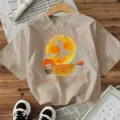T-shirt graphique beige décontracté d'Halloween avec imprimé sorcière et lune pour femmes. - S / Hauts / Gris