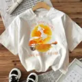 Wit kort mouw grafisch t-shirt met zonsondergang heks ontwerp en letteropdruk voor dames. - S / Tops / Wit