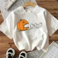 Wit t-shirt met korte mouwen en leuke halloween pompoen en geest grafisch voor vrouwen. - S / Wit