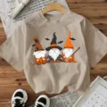 Lässiges beiges Kurzarm-T-Shirt mit Halloween-Gnom-Kürbis-Hexenhut-Grafikprint für Damen. - Aprikose