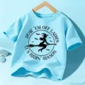 T-shirt manica corta Halloween per bambini, simpatico top con grafica da strega azzurro - Blu