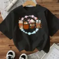 Zwart t-shirt met korte mouwen en schattige herfst koffiekopjes grafische print en bloemenkrans top - S / Katoen Zwart