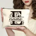Trousse de maquillage en toile avec lettre personnalisée et design élégant, pochette. - Lettre E
