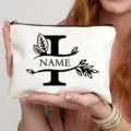 Gepersonaliseerd canvas make-up tasje met bloemletterontwerp, stijlvolle cosmetische tas met rits. - Letter I
