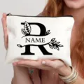 Gepersonaliseerde canvas cosmetische tas met letter R, stijlvolle en praktische clutch. - Letter R