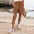 Vista dettagliata di pantaloncini donna vita alta elastici casual da spiaggia - Taglia S / Pantaloni e gonne / Kaki
