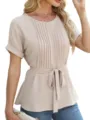 Kurzarm-Bluse Detail mit vorderen Falten, eleganter Taille und rundem Halsausschnitt. - S / Aprikose