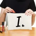 White canvas cosmetic bag with black letter print, portable zipper pouch for daily travel makeup. - Style I