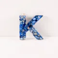 Harz Buchstabe K Schlüsselanhänger Anhänger mit blauen Steinen und Goldfolie für DIY Schmuck - Buchstabe K