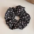 Elastico per capelli nero con stampa cuori rosa stile coreano grande accessorio stoffa. - Maxi Elastico per Capelli / Cerchio Cuore Rosa - Nero Rosa Chiaro