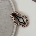 Fermaglio per capelli con stampa leopardata in tessuto per styling quotidiano elegante. - Leopardo Chiaro alla Moda - Fermaglio BB