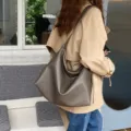 Minimalist brown slouchy shoulder bag for women, large capacity stylish tote for autumn and winter. - Dark Gray