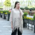 Cardigan kimono en dentelle florale pour femme haut de plage chic avec franges - Beige
