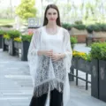 Weißer Spitzen Kimono Cardigan für Damen, elegante Blumen Hohl Strand Überwurf Umhang. - Weiß