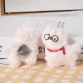 Leuke pluche alpaca broche detail met schattige bril, rode sjaal en veilige speld achterkant. - Broche Stijl / Roze / 7cm