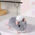 Simpatico portachiavi topo in peluche con cappello da cuoco, ciondolo animale morbido per zaino. - Cerchio / Grigio