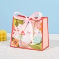 Papieren cadeautas met roze lint, bloemen en vogels print, decoratieve feestverpakking. - Klein (18x10x16cm) / Roze Achtergrond Roze Lint