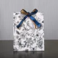 Sac cadeau en papier à fleurs rétro avec nœud ruban bleu et or, élégant sac pour fête. - Floral Vertical (Avec Texte) Ruban Bicolore / Petit (20x15x7cm)