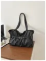 Borsa a tracolla plissettata nera, borsa a mano casual stile nuvola con fibbia, quotidiana. - senza ciondolo / Nero