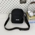 Schwarze Nylon Umhaengetasche fuer Damen, leichtes laessiges taegliches Handy Umhaengetasche. - Schwarz