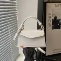 Bolso de hombro blanco minimalista, elegante bolso de mano con asa para mujeres. - Blanco
