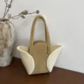 Handgemachte gewebte Tasche aus Baumwollseil, lässige Umhängetasche mit rundem Design - Khaki und Weiß