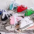 Llavero de zapato de lona colorido, lindo mini colgante de bolso de zapatilla. - Multicolor