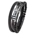 Vista detallada de pulsera de cuero multicapa para hombre con dije de metal de arce y cuentas negras. - Estilo Dije Hoja de Arce (HTB0846) / Longitud por Defecto 21CM