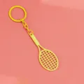 Vista detallada del llavero de raqueta de tenis amarilla, accesorio de bolso compacto. - Bolsa de polietileno / Amarillo