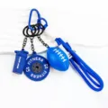 Llavero deportivo azul con colgantes de balón, disco de pesas y botella de agua. - Azul