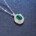 Collier en argent sterling S925 avec pendentif ovale vert et double entourage de pierres. - Émeraude de Laboratoire Zambienne 1ct