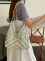 Borsa a tracolla estiva in crochet traforato con manico di perle di legno beige blu - Blu