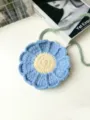 Borsa a tracolla all'uncinetto fatta a mano, simpatica borsa in filato blu giallo per primavera. - Azzurro