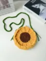 Borsa a tracolla girasole all'uncinetto fatta a mano da donna, graziosa borsa in maglia. - Giallo