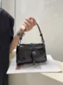 Borsa a tracolla retro in vernice nera, chic borsetta con fibbia in metallo. - Nero