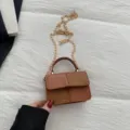 Retro kleuroverstekte mini schoudertas voor dames, stijlvolle vierkante handtas met ketting. - Bruin