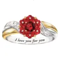 Exquisito anillo bicolor con racimo de rosas y circonitas brillantes con grabado interno. - Rosa