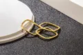 Stiloso anello quadrato minimalista da donna, elegante gioiello geometrico in zircone. - Taglia 7 / K Oro