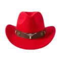 Chapeau fedora en feutre de laine rouge avec ceinture en cuir marron et crâne de taureau. - M (56-58cm) / Décor Tête de Taureau Rouge